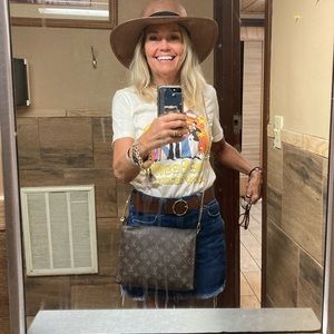 Authentic Louis Vuitton Toiletry 26 Crossbody with Insert & Gold Chain